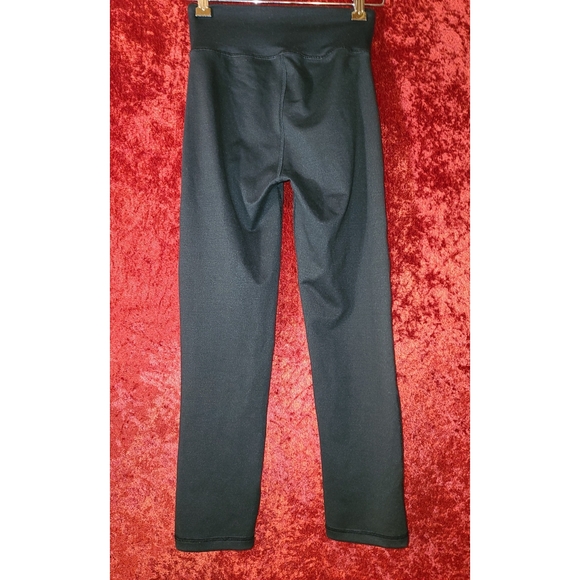 SO Black Yoga-High Rise Capri Leggings with Mesh - Picture 3 of 4